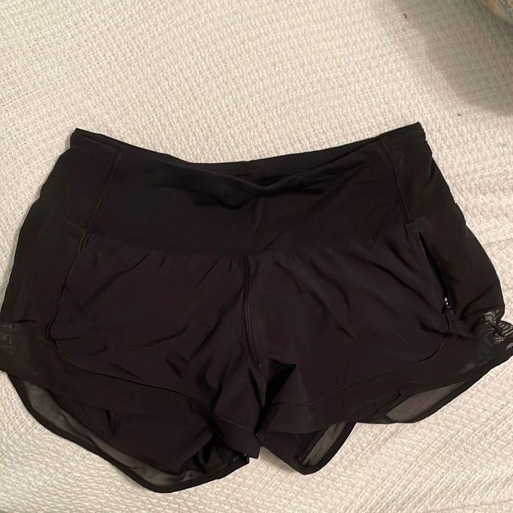 Lulu lemon black low rise hotty-hot shorts 2.5inch